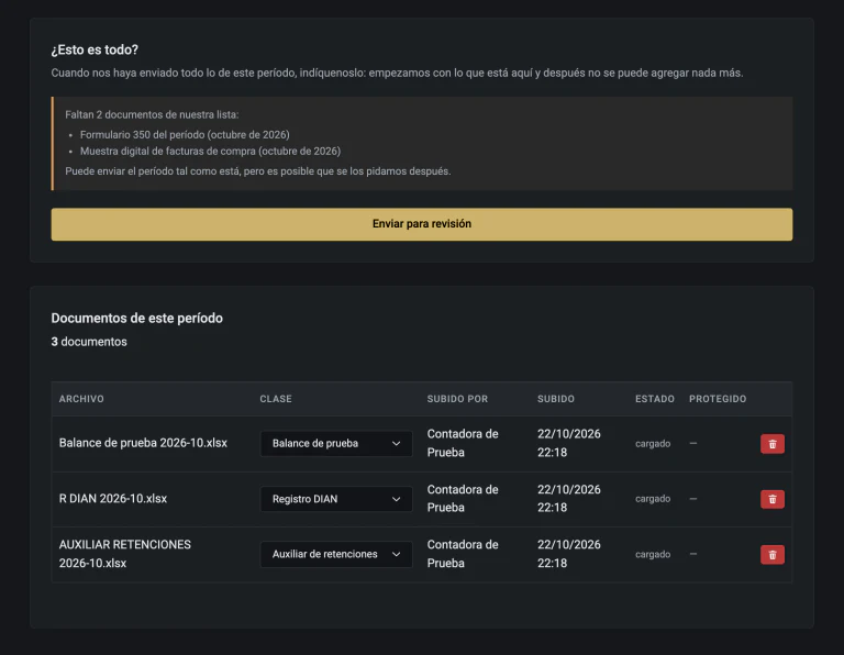 Página de un período en el portal de clientes: los documentos que faltan, el botón para enviarlo a revisión y los documentos recibidos, con datos de ejemplo